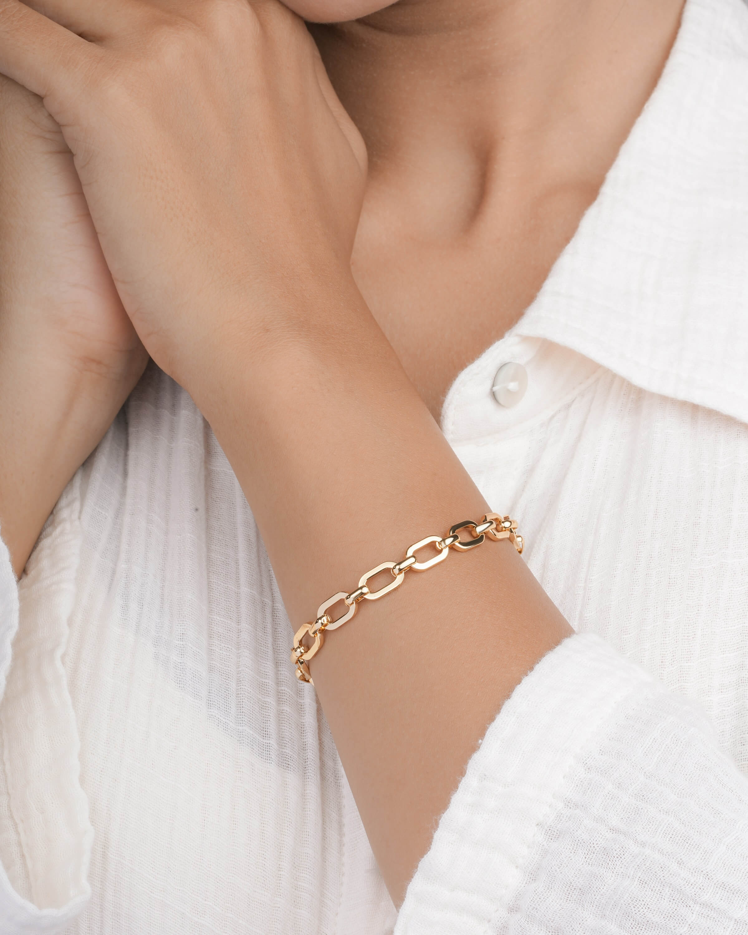 Bold Interlocking Link Bracelet in Gold Tone